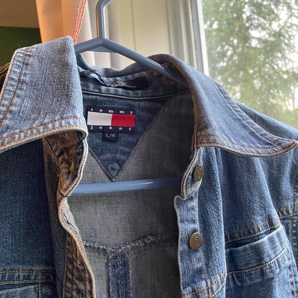 Tommy Jeans Button Down - Picture 2 of 4